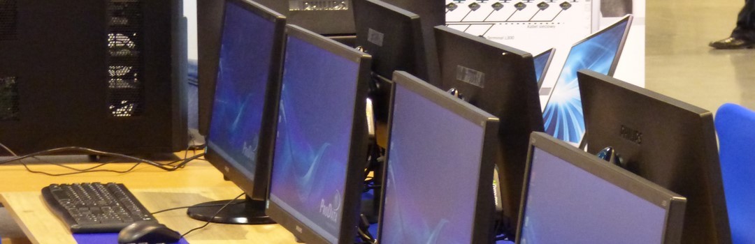 computer-technology-room-electronics-it-presentation-1103560-pxhere.com.jpg